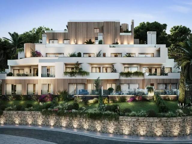 Apartamento de lujo en planta baja con 2 dormitorios y 2 bañ. 172m² Marbella