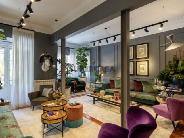 Apartamento T3+1 de luxo na Rodrigo da Fonseca, Lisboa