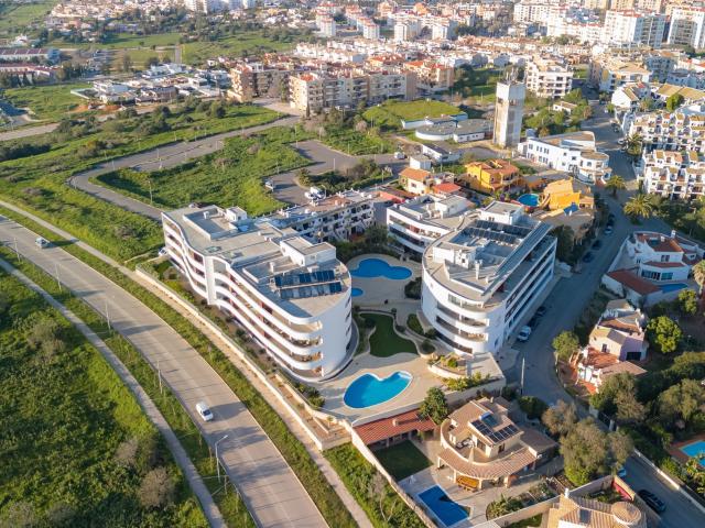 Apartamento de luxo com 2 quartos, piscina e vista mar em Po. 106m² Lagos