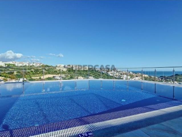 Apartamento de luxo com 3 quartos, num condomínio fechado com vistas deslumbrantes
