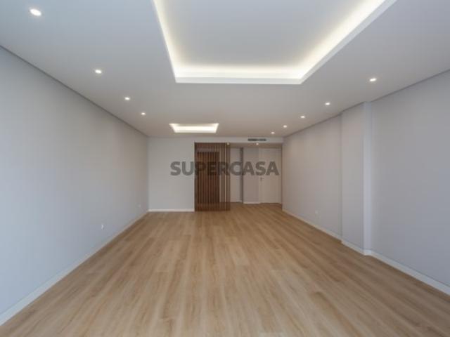 Apartamento de luxo com 3 suites no centro Carcavelos