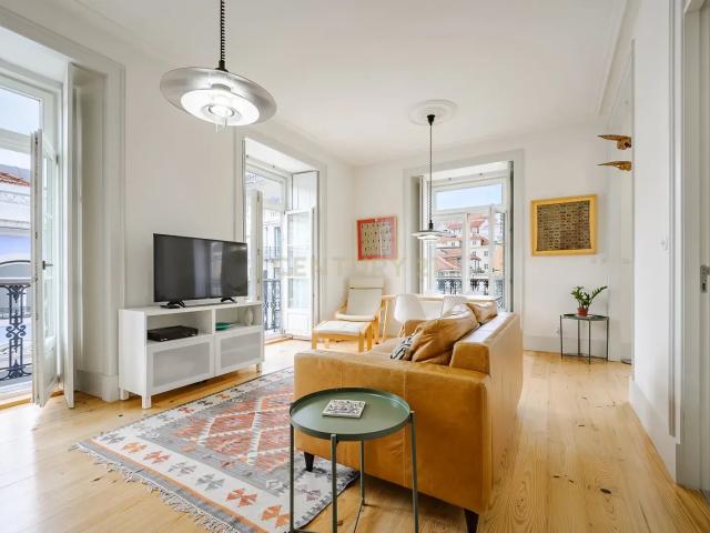 Apartamento de Luxo com Varanda a Sul, Vista Rio e Elevador