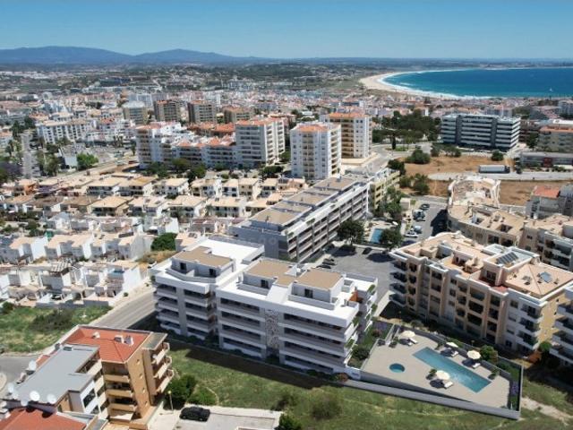 Apartamento de luxo em fase de construção T1+1 a escassos metros do Porto de Mós, Lagos Apartamento