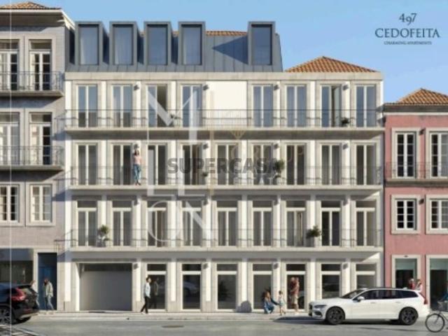 Apartamento de luxo T2+1 rua de Cedofeita com 1 lugar de garagem, varanda e arrumo
