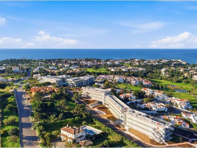 Apartamento de Luxo T2 num Prestigiado Resort com Vista Mar | Carvoeiro, Algarve