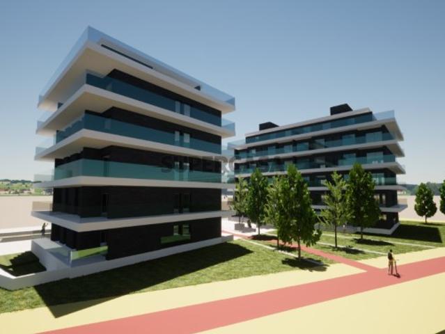 Apartamento de Luxo T3 com 3 Suites, Varandas, Arrecadação e Parqueamento, no Montijo