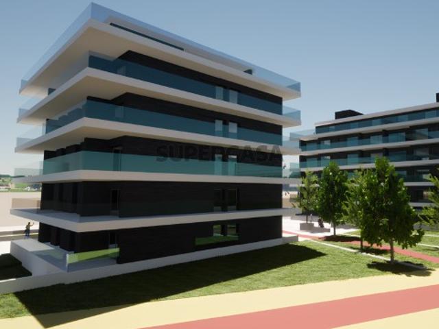 Apartamento de Luxo T3 com 3 Suites, Varandas, Arrecadação e Parqueamento, no Montijo