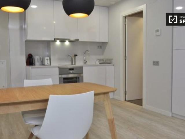 Apartamento de nueva construcción con acceso a la piscina en alquiler en Barcelona