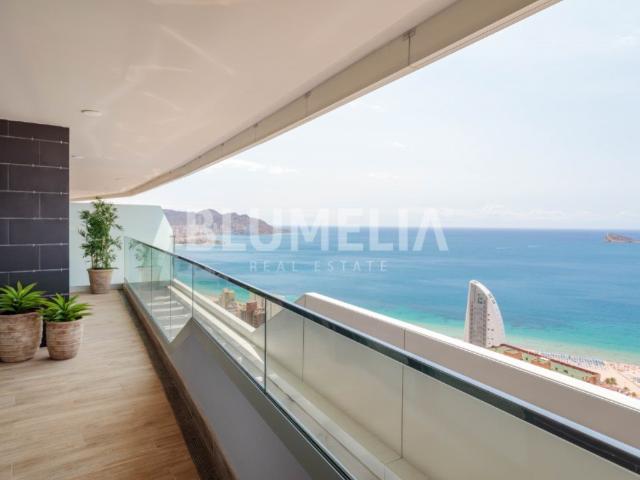 Apartamento de nueva construcción con vistas al mar en venta. 105m² Benidorm