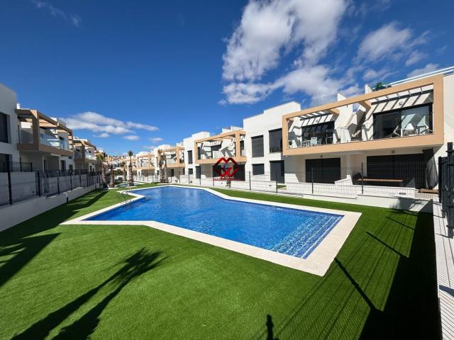 Apartamento de obra nueva con solárium privado y piscina en Orihuela Costa – listo para entrar a vivir