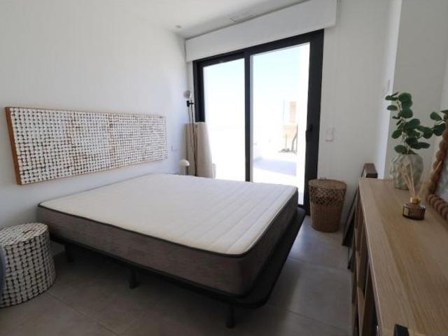Apartamento de obra nueva en alquiler en La Zenia – Orihuela Costa