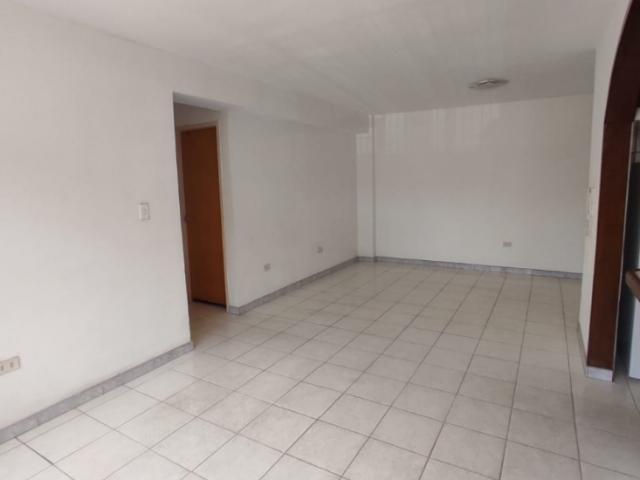 ¡Apartamento de Piso Bajo en Venta en Valle Fresco, La Granja! A206