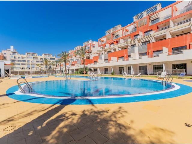 Apartamento de Playa con Terraza Privada