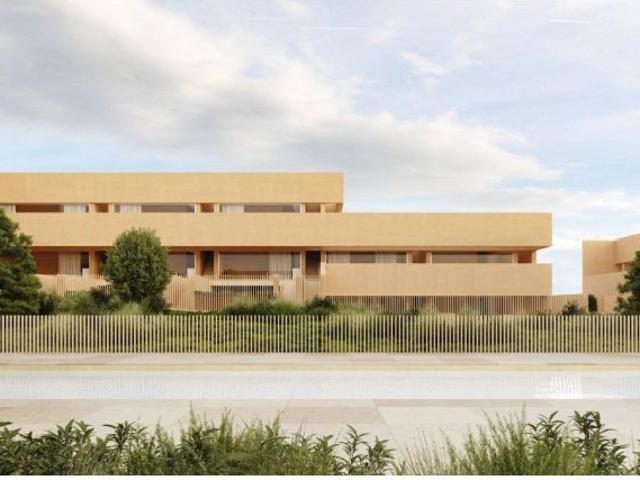 Apartamento de planta alta de nueva construcción con 3 dormitorios y solarium privado a la venta en