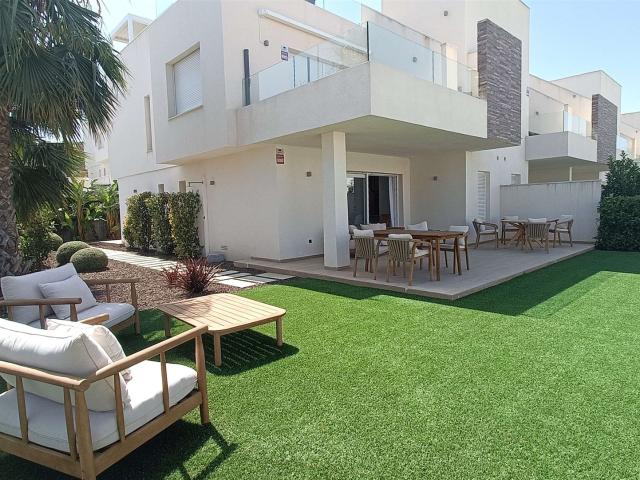 Apartamento de planta baja de lujo con excepcional parcela e. m² Algorfa