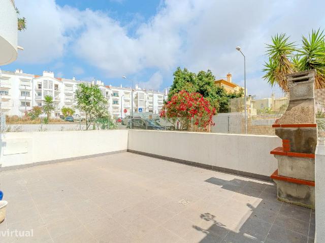 APARTAMENTO de RC, ESPAOSO COM TERRAO GRANDE !
