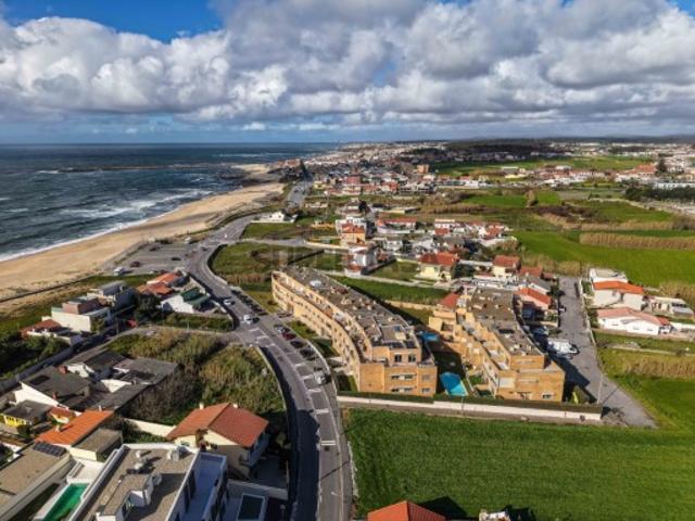 Apartamento de Sonho em Lavra: Vista Mar, Piscina e Conforto a 1 Minuto da Praia!