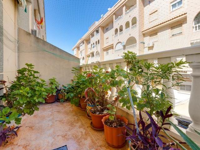 Apartamento del año 2001 situado en la primera planta de un. m² Torrevieja
