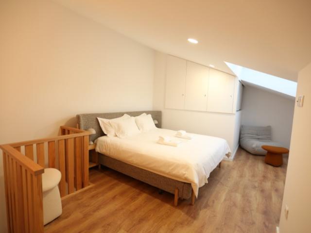 Apartamento Duplex, com terraço, junto à Alameda D Afonso Henriques
