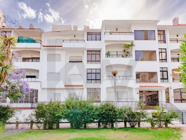 Apartamento duplex com 3 quartos no coração do Bairro do Rosário — Cascais