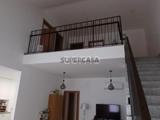 Apartamento Duplex com 4 Quartos no Centro de Cantanhede