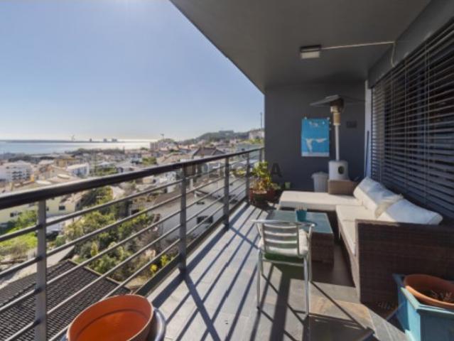 Apartamento duplex com 6 assoalhadas, terraços panorâmicos, garagem dupla na zona de Brancanes