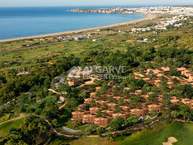 Apartamento Duplex de Luxo T2 T1+1 com Vista Mar e Golfe em Lagos Algarve: Chave na Mão