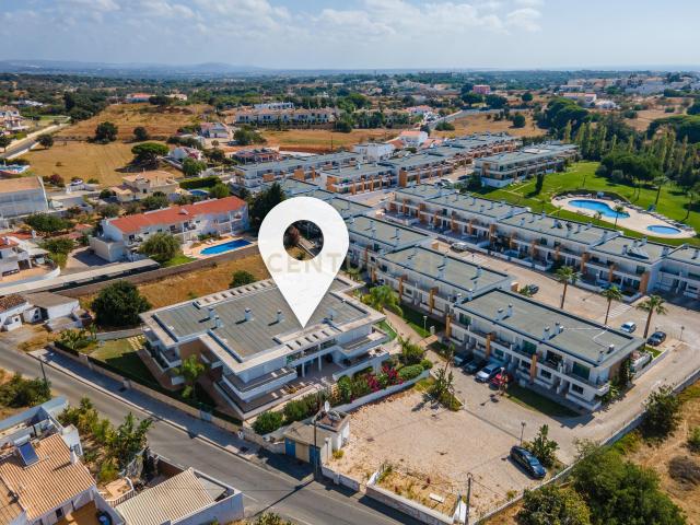 Apartamento Duplex em condomínio privado com piscina, e grande zona verde