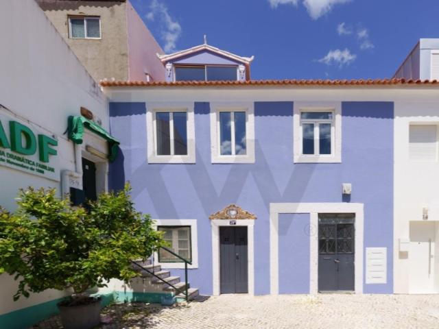 Apartamento Duplex Exclusivo em Belém, com Pátio e Terraço Privativos