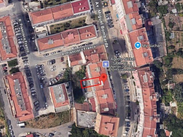 Apartamento duplex invertido em Queluz com quatro assoalhadas, terrao