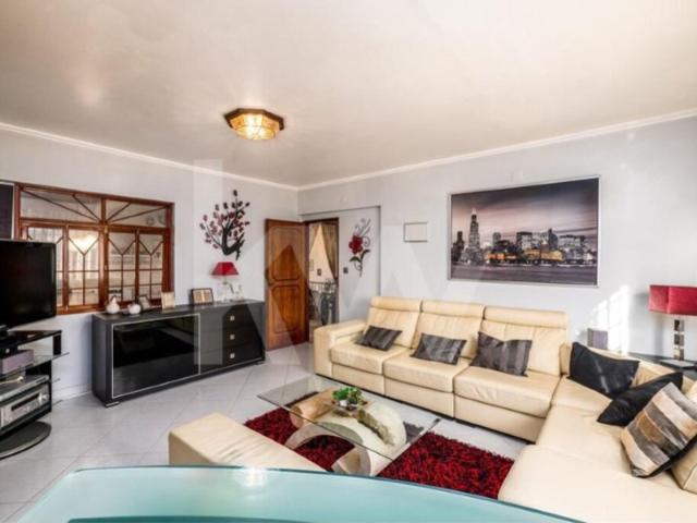 Apartamento Duplex independente T4 Damaia