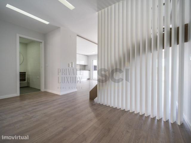 Apartamento duplex Novo T3+1 nas Paivas Seixal com Box