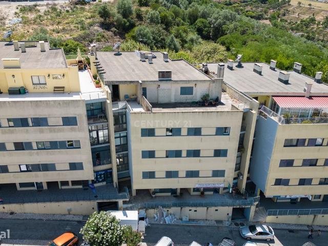 Apartamento Duplex Palmela com excelentes reas