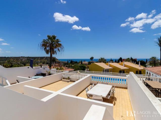 Apartamento Duplex T1+1 com amplos terraços e varanda parcia. 122m² Praia da Luz
