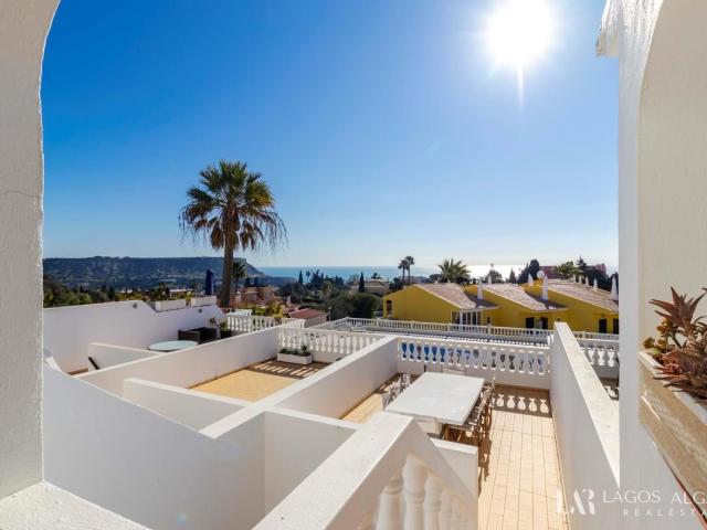 Apartamento Duplex T1+1 com amplos terraços e varanda parcia. 122m² Praia da Luz