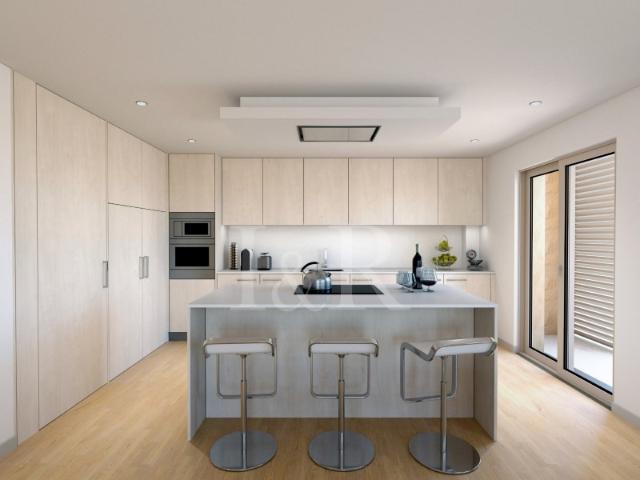 Apartamento duplex T2+1 com terraços e estacionamento, Montijo