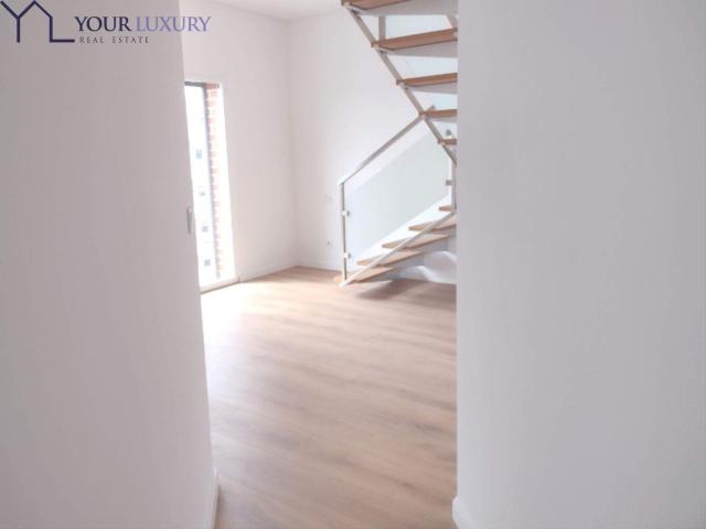 Apartamento Duplex T3+1 área de 130 m2 + 70 m2 no duplex, co. 180m² Odivelas