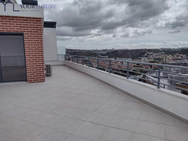 Apartamento Duplex T3+1 com terraço em toda a cobertura do e. 205m² Odivelas