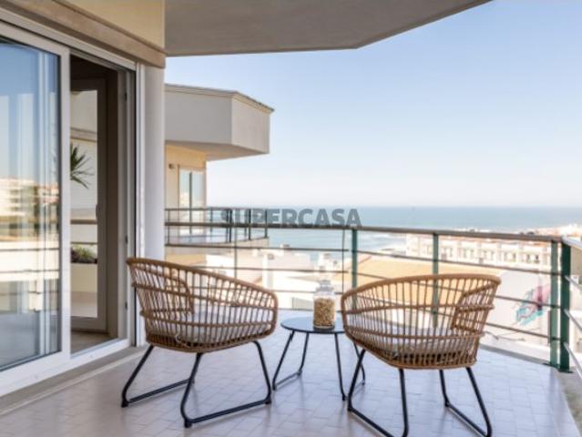 Apartamento Duplex T3+1 com Vista Mar junto à Praia