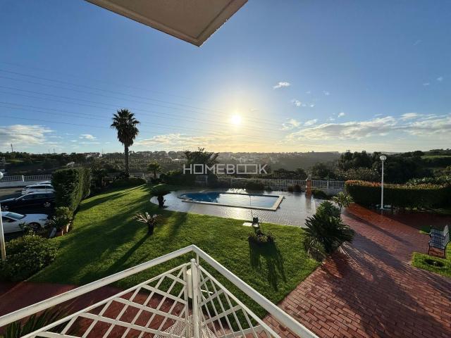 Duplex T3+1, Condomínio com piscina, box e Autossuficiência Energética