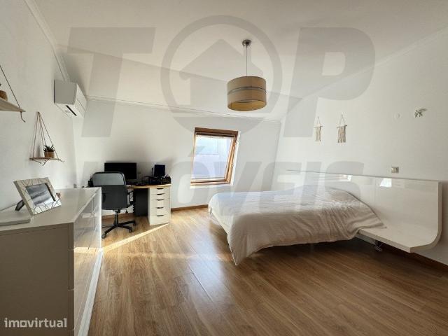 Apartamento Duplex T3 Com parqueamento Sacavm 429.000