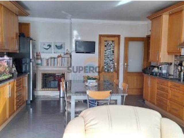 Apartamento Duplex T4+1 no centro de Mafra