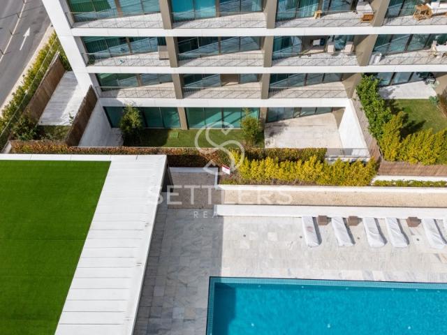 Apartamento Duplex T4+2 com jardim e piscina privada