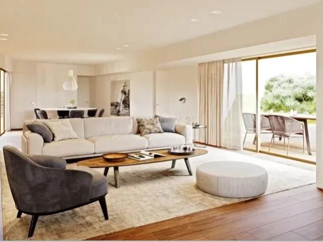 Apartamento Duplex T4 com jardim privativo com 115m2, na Foz Porto