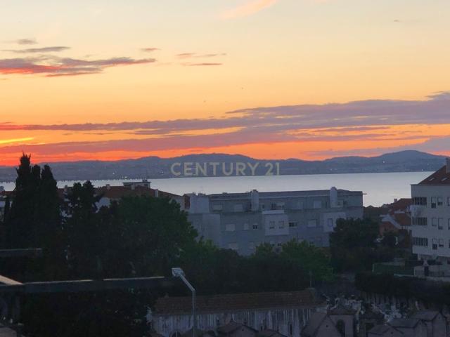 Apartamento Duplex T4 de Prestígio com Vista Rio | Alcochete