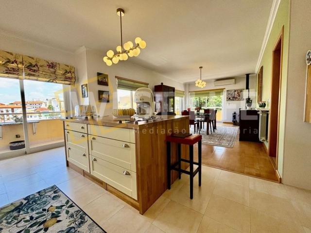 Apartamento Duplex T4 inserido em condomínio fechado benefic. 234m² Mafra