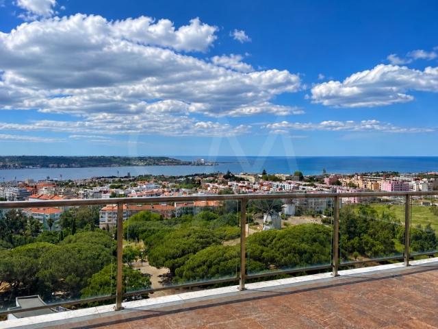 Apartamento Duplex T5 com vista sobre o Tejo