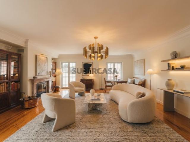 Apartamento duplex T6 com vista mar no centro histórico de Cascais