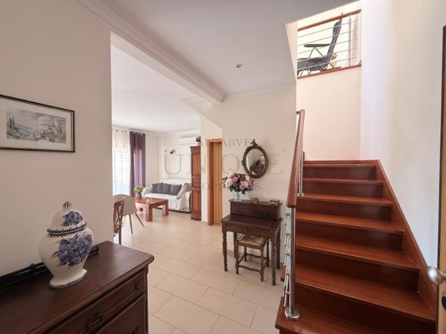 Apartamento Duplex Top Floor com Terraço Privativo na Cobertura perto da Praia de Porto de Mós Lagos