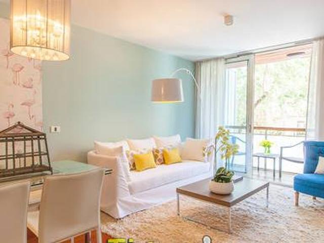 Apartamento elegante con acceso a la piscina